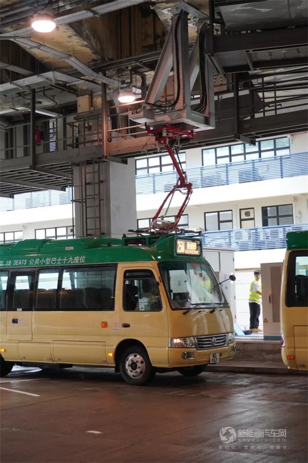 金旅纯电考斯特