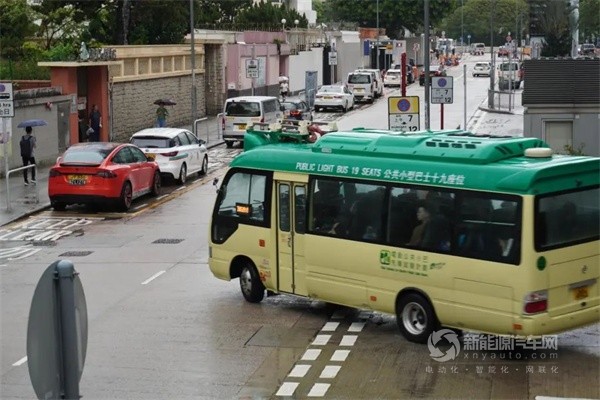 金旅纯电考斯特
