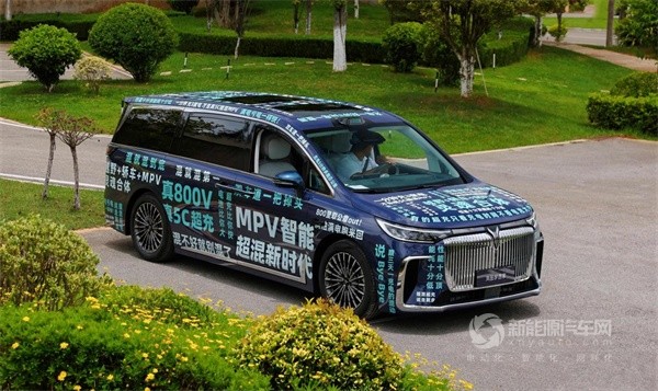 岚图梦想家PHEV