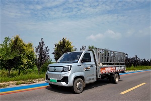 城乡通行更便利：祥菱V5新能源微卡遇窄路坡道不怵
