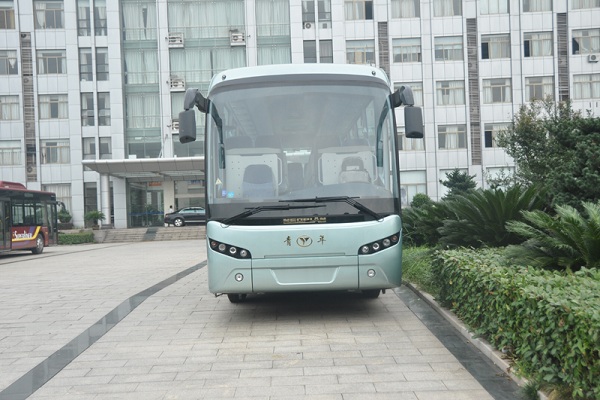 青年JNP6108LBEV客车（纯电动24-47座）